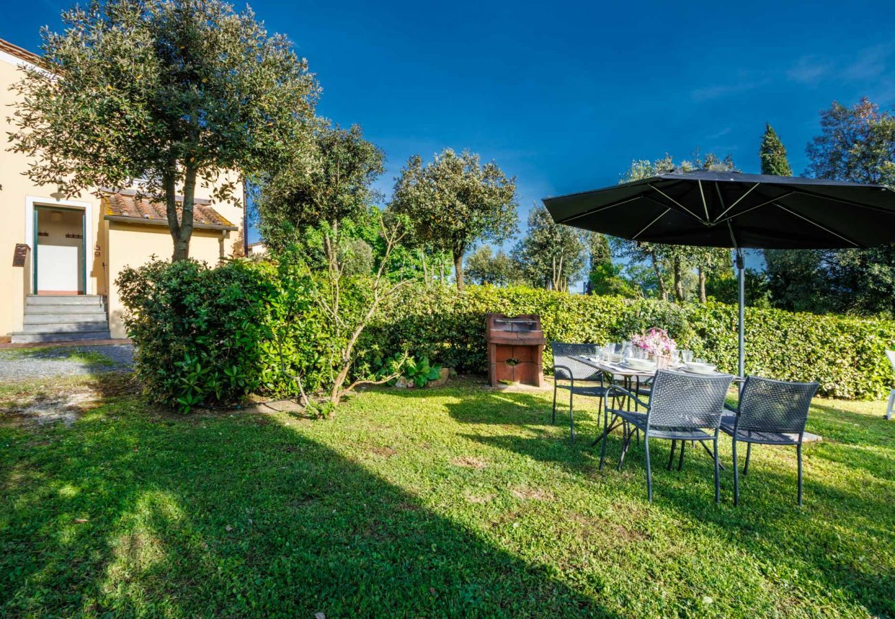 Ferienwohnung in Monte San quirico - Pietro Farmhouse Apartment in Wine Resort in Lucca