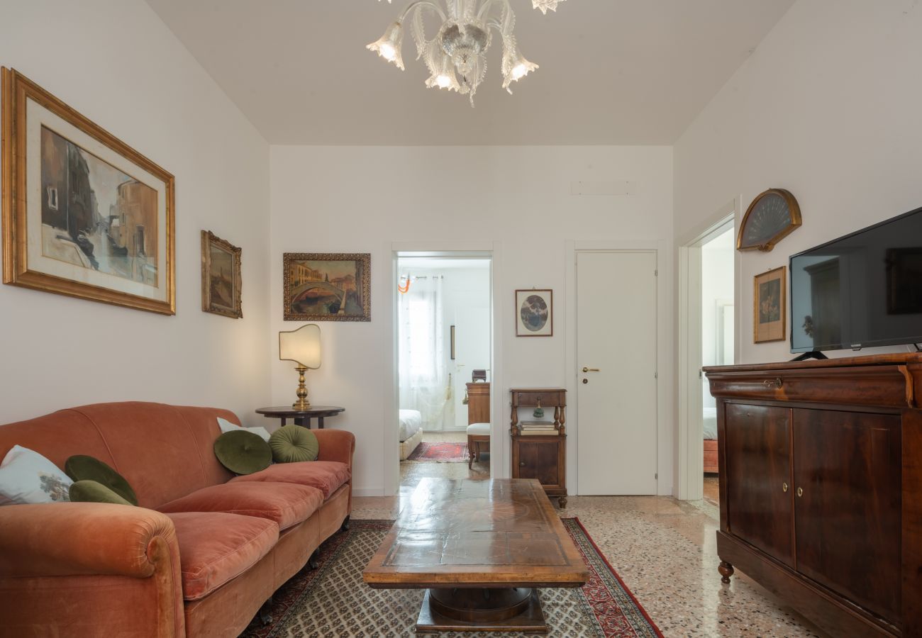 Ferienwohnung in Venedig - Tiepolo Apartment in the Biennale District R&R