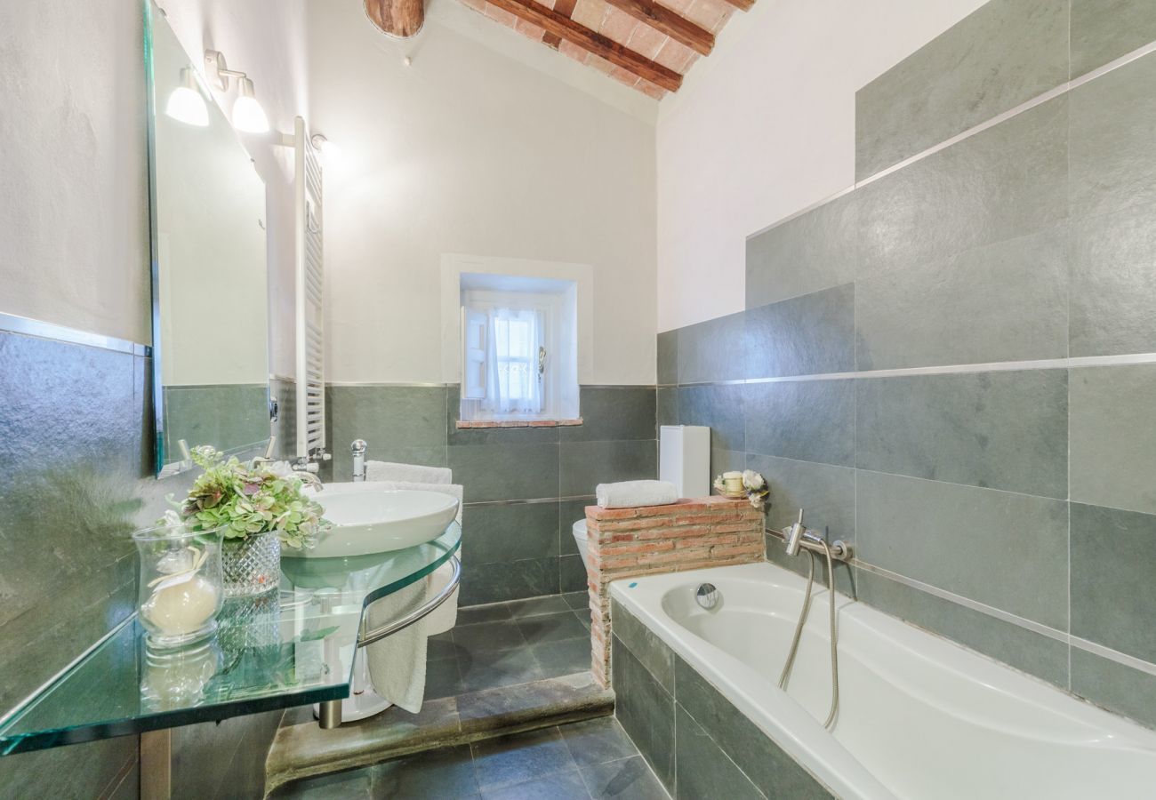 Villa in Chiatri - Rondini, Farmhouse with pool