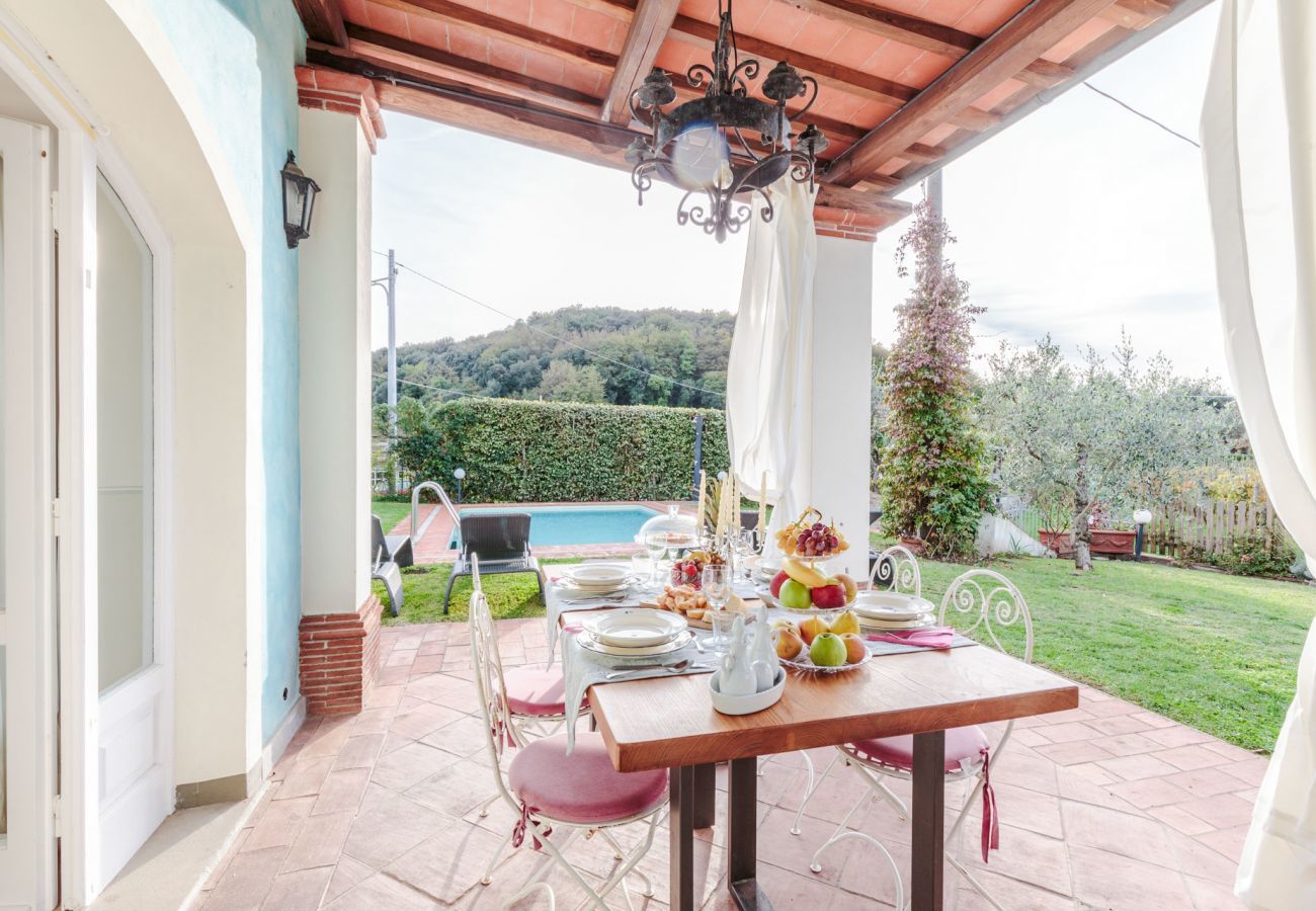 Villa in Chiatri - Rondini, Farmhouse with pool