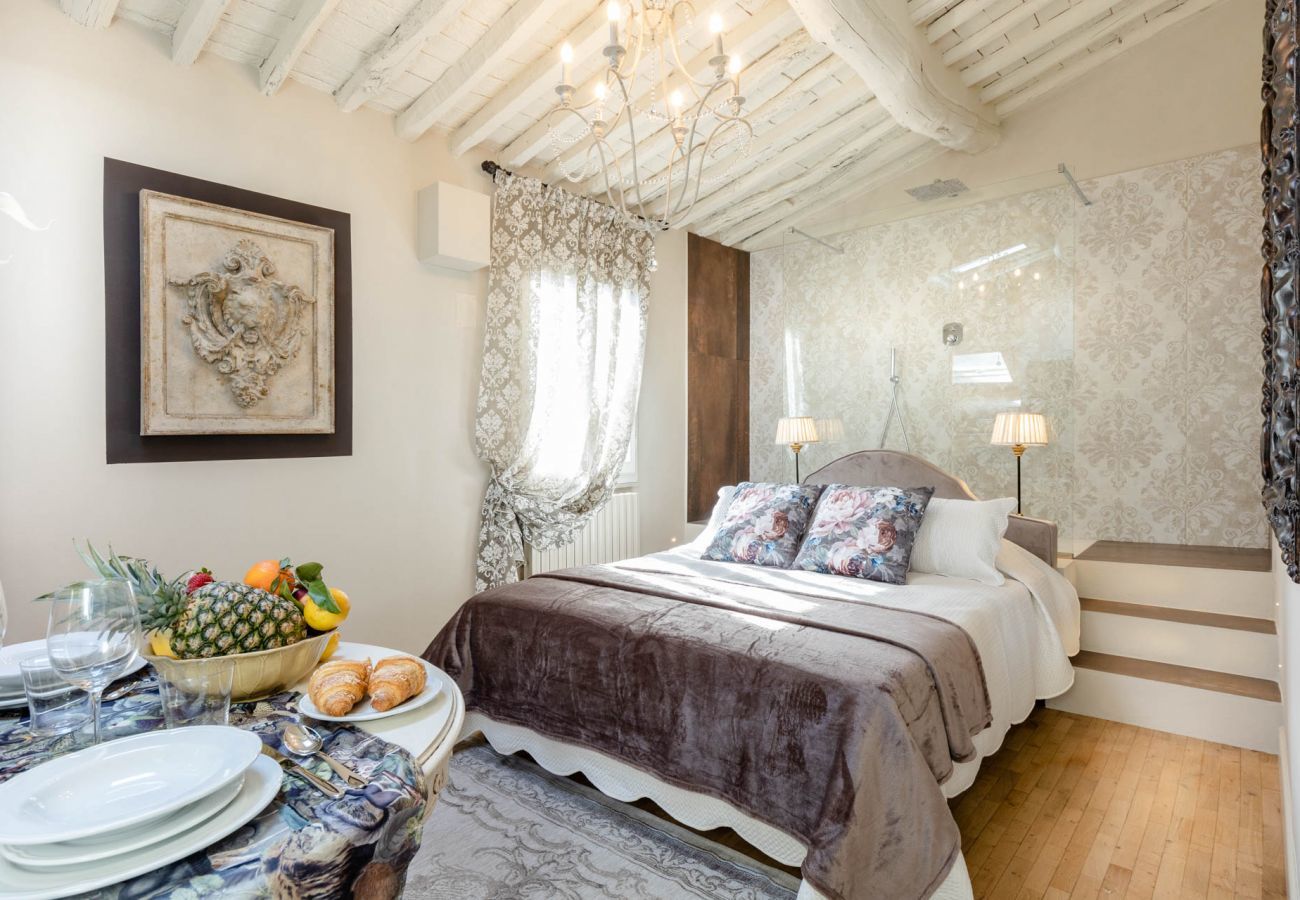 Ferienwohnung in Lucca - Moro Studio Suite, Classy and Romantic Apartment in Lucca