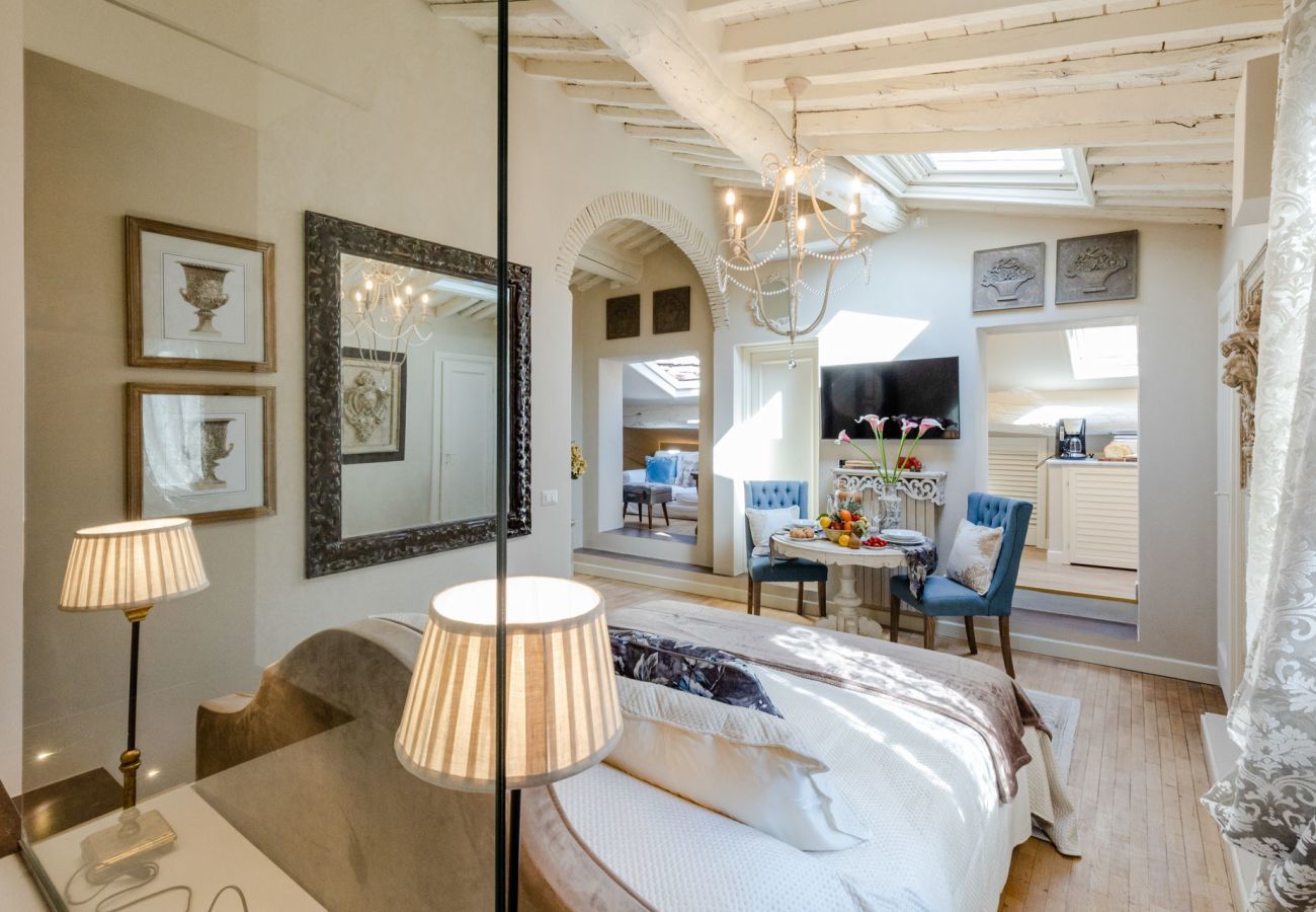 Ferienwohnung in Lucca - Moro Studio Suite, Classy and Romantic Apartment in Lucca