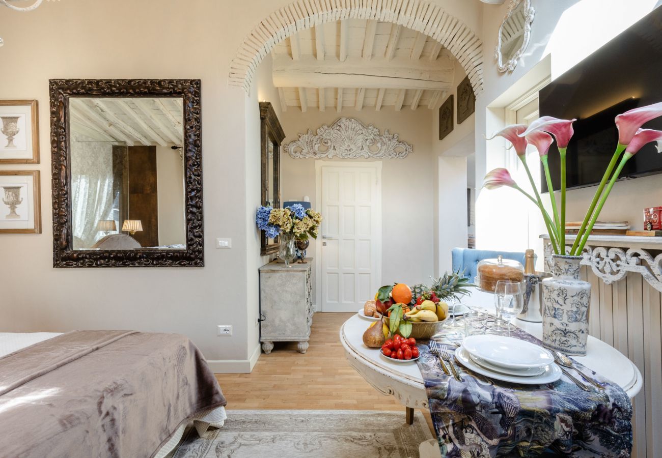 Ferienwohnung in Lucca - Moro Studio Suite, Classy and Romantic Apartment in Lucca