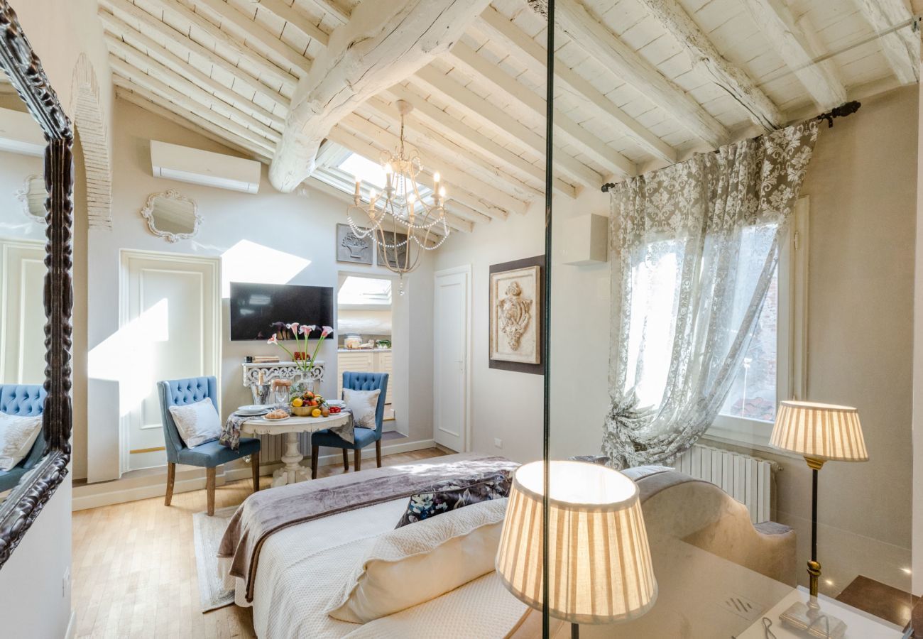 Ferienwohnung in Lucca - Moro Studio Suite, Classy and Romantic Apartment in Lucca