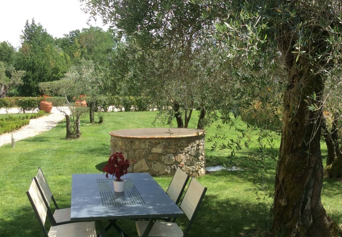 Ferienwohnung in San Gennaro - Casa Lucchese, a farmhouse apartment with pool on the hills of Lucca