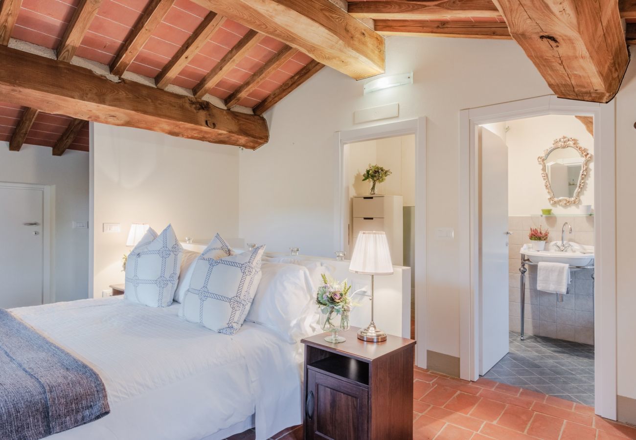 Ferienwohnung in San Gennaro - Casa Gennaro a 3 bedrooms farmhouse apartment with pool in Lucca