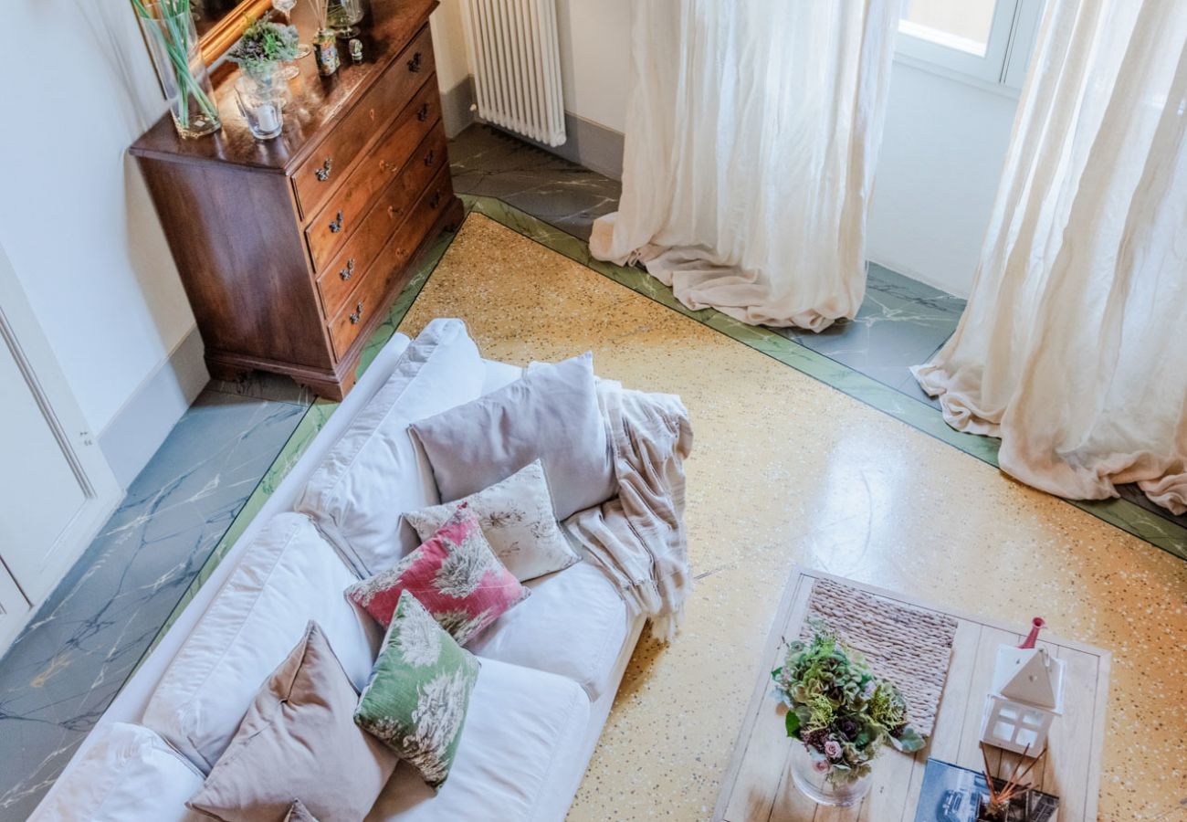 Ferienwohnung in Lucca - Elegant Apartment in a Quiet Street inside the Walls Of Lucca