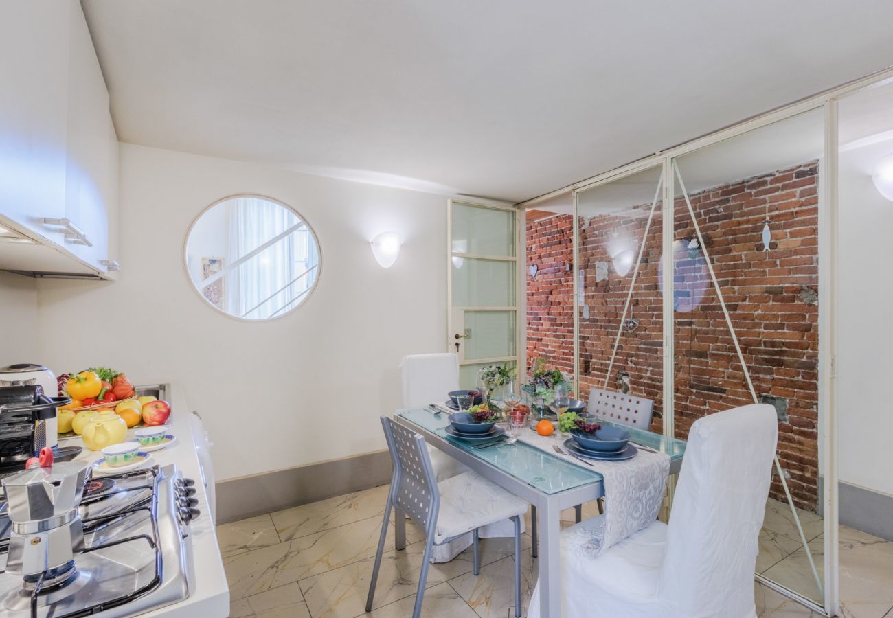 Ferienwohnung in Lucca - Elegant Apartment in a Quiet Street inside the Walls Of Lucca