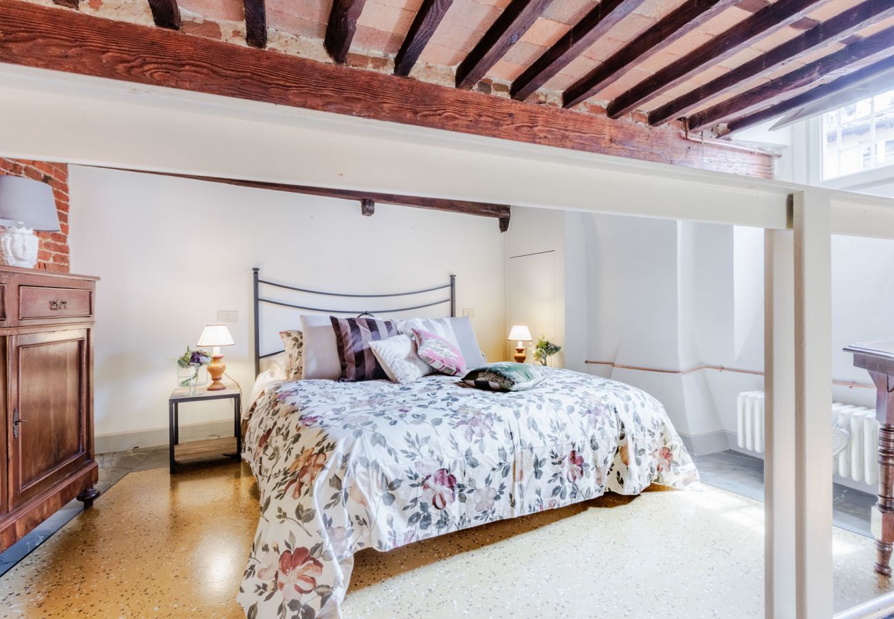 Ferienwohnung in Lucca - Elegant Apartment in a Quiet Street inside the Walls Of Lucca