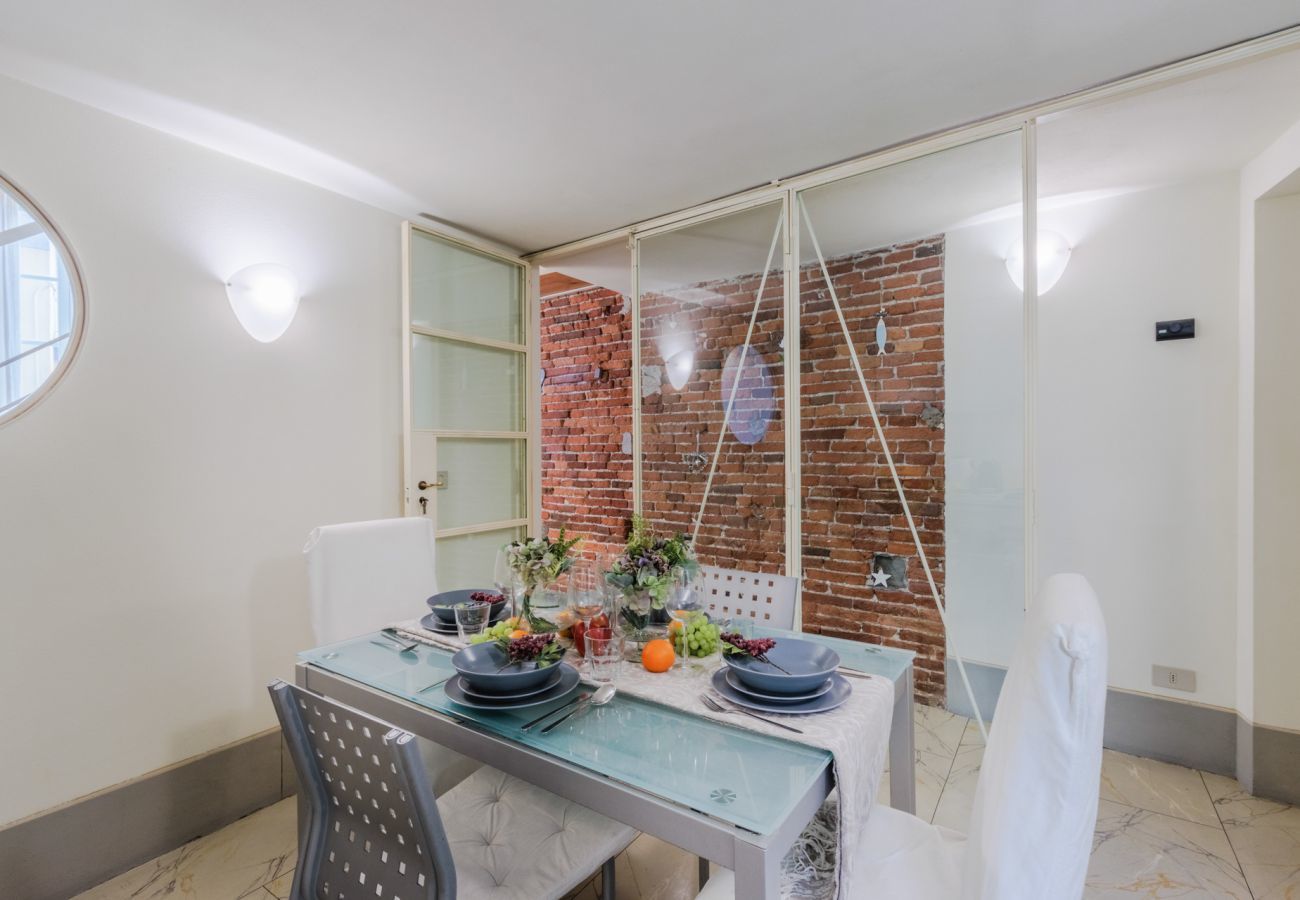 Ferienwohnung in Lucca - Elegant Apartment in a Quiet Street inside the Walls Of Lucca