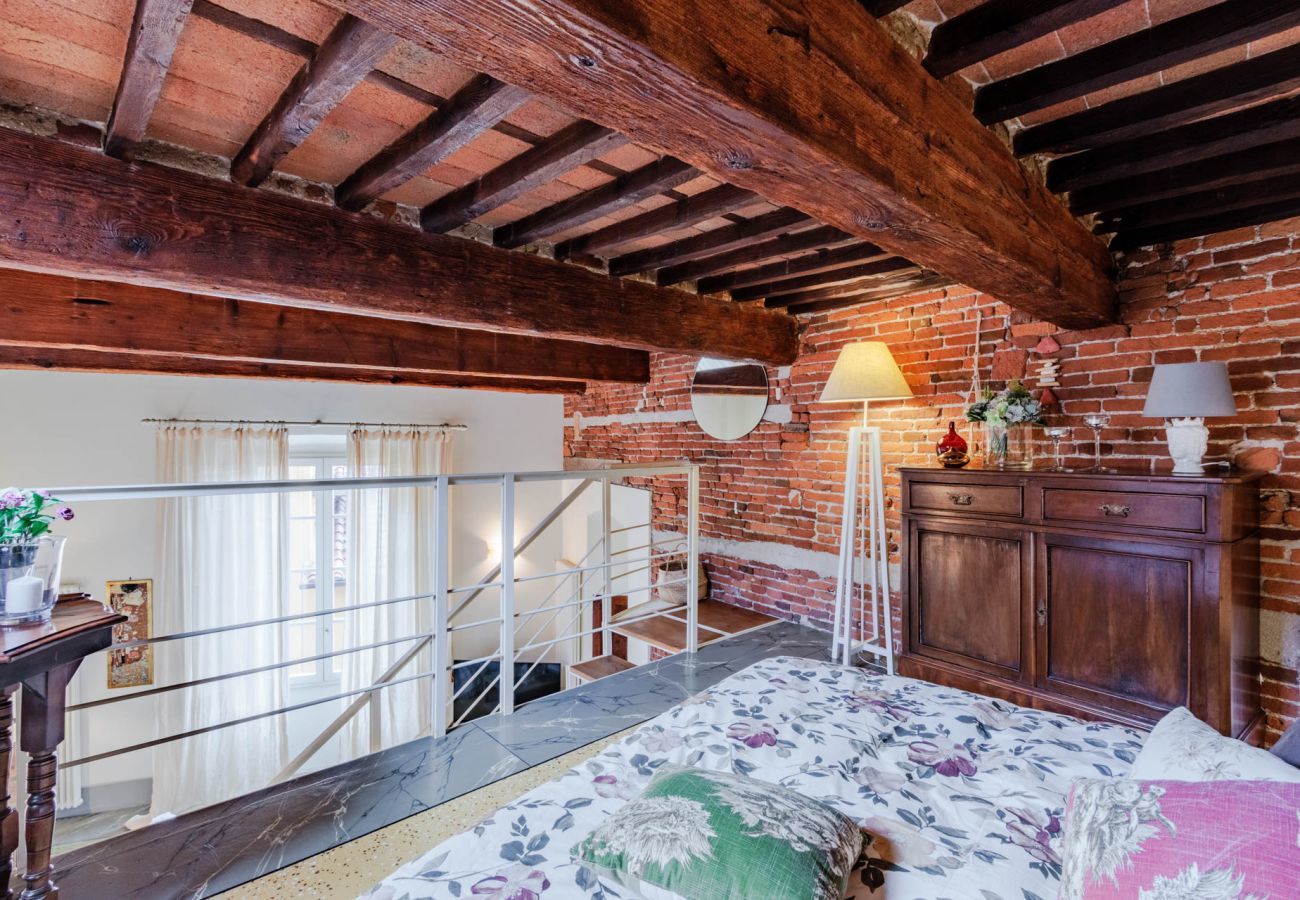 Ferienwohnung in Lucca - Elegant Apartment in a Quiet Street inside the Walls Of Lucca