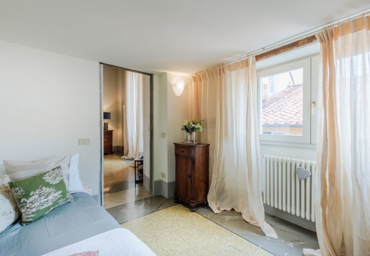 Ferienwohnung in Lucca - Elegant Apartment in a Quiet Street inside the Walls Of Lucca