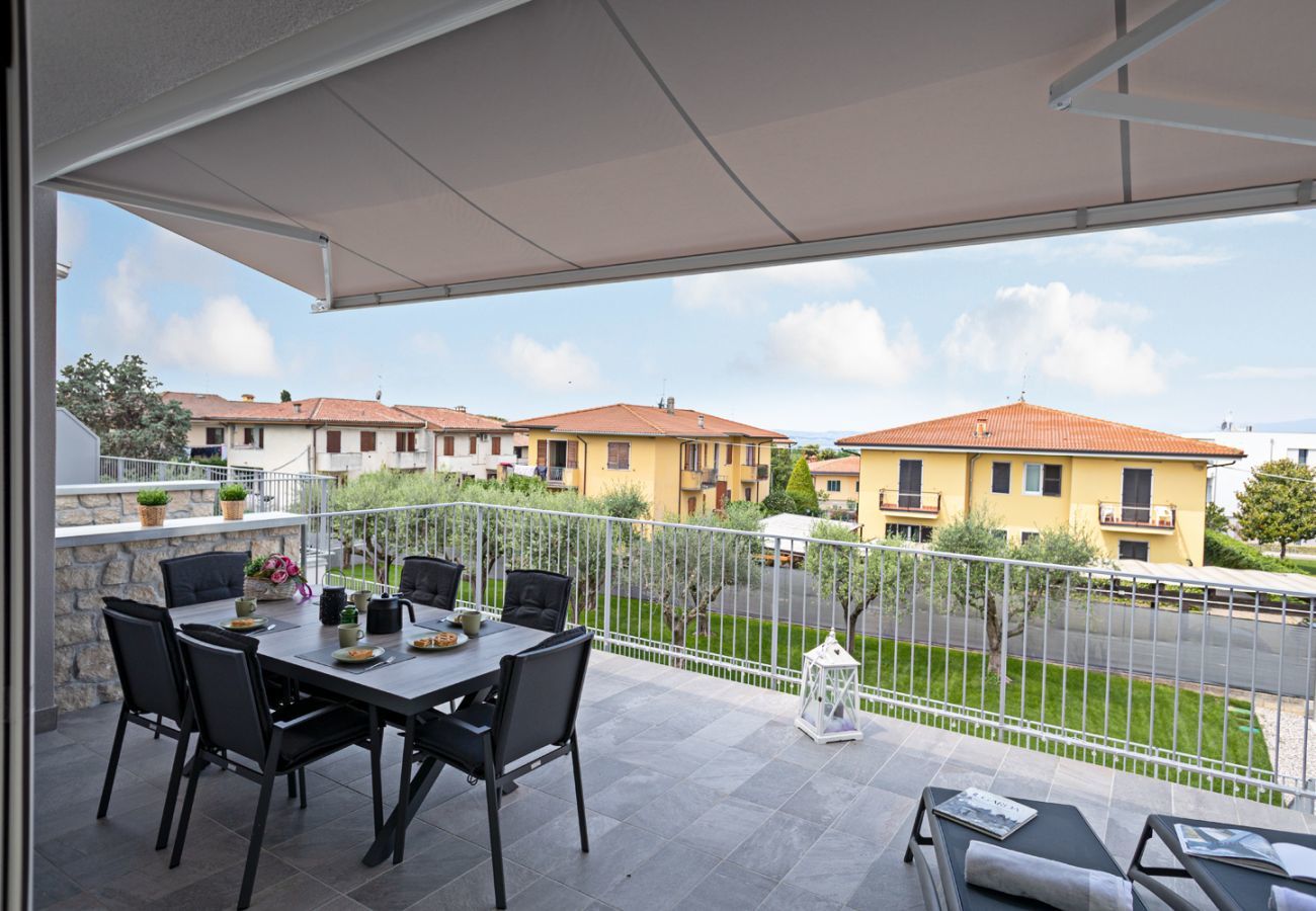 Ferienwohnung in Lazise - Regarda - Casa Erika mit grosser Terrasse, Pool, WLan