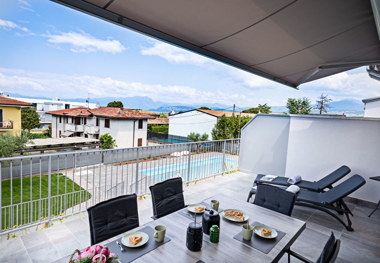 Ferienwohnung in Lazise - Regarda - Casa Erika mit grosser Terrasse, Pool, WLan