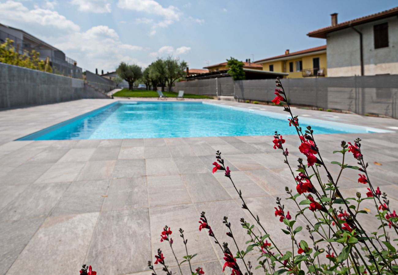 Ferienwohnung in Lazise - Regarda - Casa Erika mit grosser Terrasse, Pool, WLan