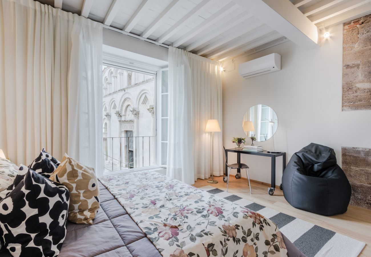 Ferienwohnung in Lucca - Casa Boero, a Modern Luxury 1st Floor Apartment with Terrace inside the Walls of Lucca