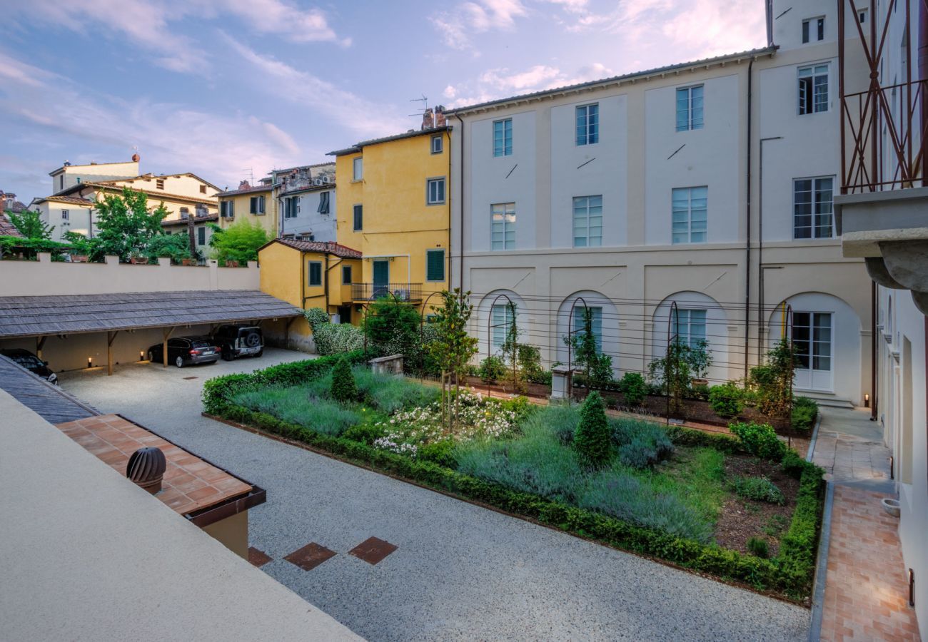 Ferienwohnung in Lucca - Casa Boero, a Modern Luxury 1st Floor Apartment with Terrace inside the Walls of Lucca