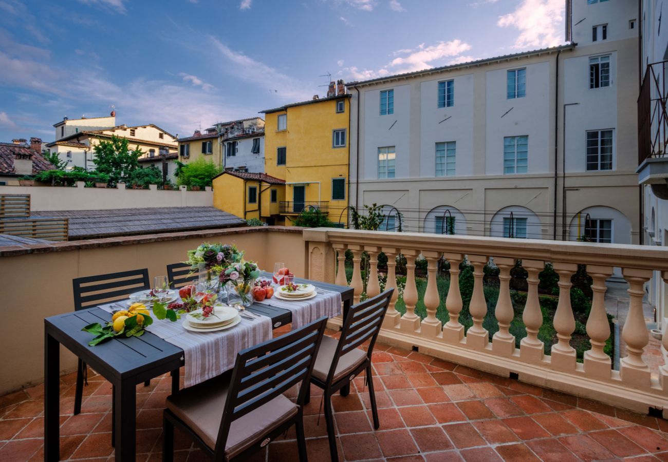 Ferienwohnung in Lucca - Casa Boero, a Modern Luxury 1st Floor Apartment with Terrace inside the Walls of Lucca