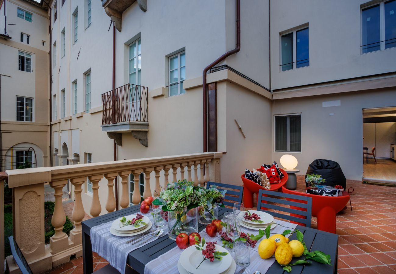 Ferienwohnung in Lucca - Casa Boero, a Modern Luxury 1st Floor Apartment with Terrace inside the Walls of Lucca