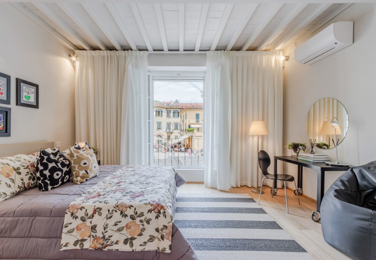 Ferienwohnung in Lucca - Casa Boero, a Modern Luxury 1st Floor Apartment with Terrace inside the Walls of Lucca