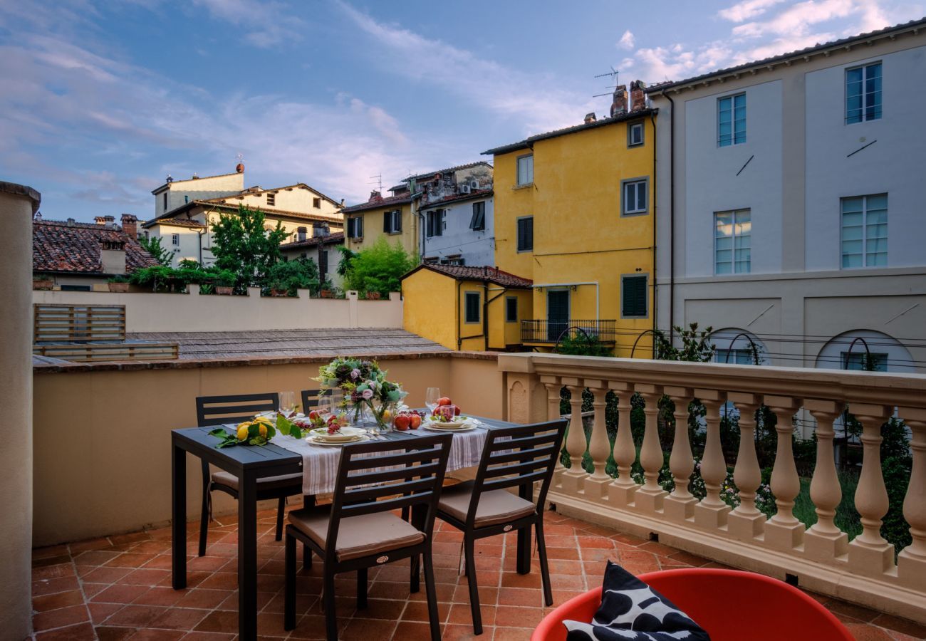 Ferienwohnung in Lucca - Casa Boero, a Modern Luxury 1st Floor Apartment with Terrace inside the Walls of Lucca