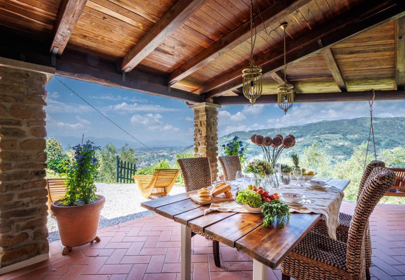 Villa in Pescia - Sospirata Farmhouse, luxury 2 bedrooms villa with Amazing Views on the Rolling Hills of Pescia