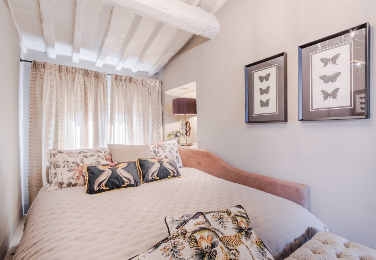 Ferienwohnung in Lucca - Casa Marta, Luxury 2 Bedrooms Apartment with Terrace Inside the Walls of Lucca