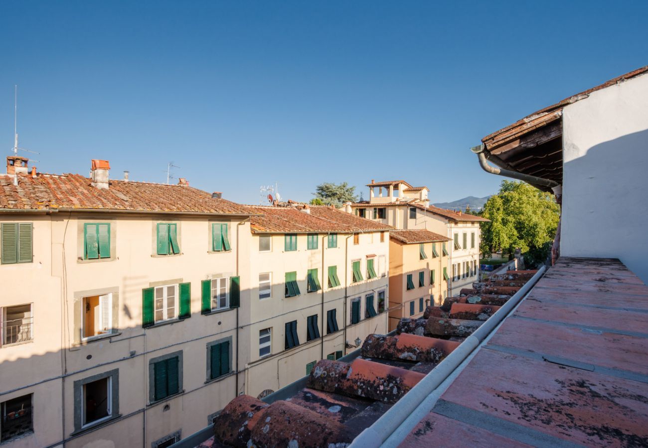 Ferienwohnung in Lucca - Casa Marta, Luxury 2 Bedrooms Apartment with Terrace Inside the Walls of Lucca
