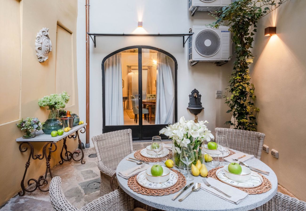 Ferienwohnung in Lucca - Gallo Cedrone, a Home with Outdoor