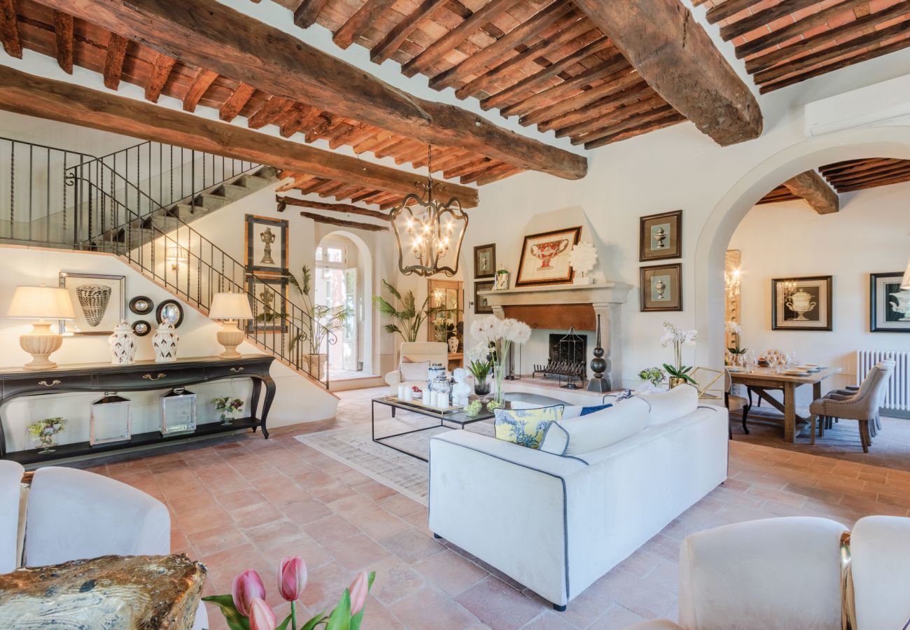 Villa in Lucca - Villa Francigena Luxury 10 bedroom Farmhouse Villa