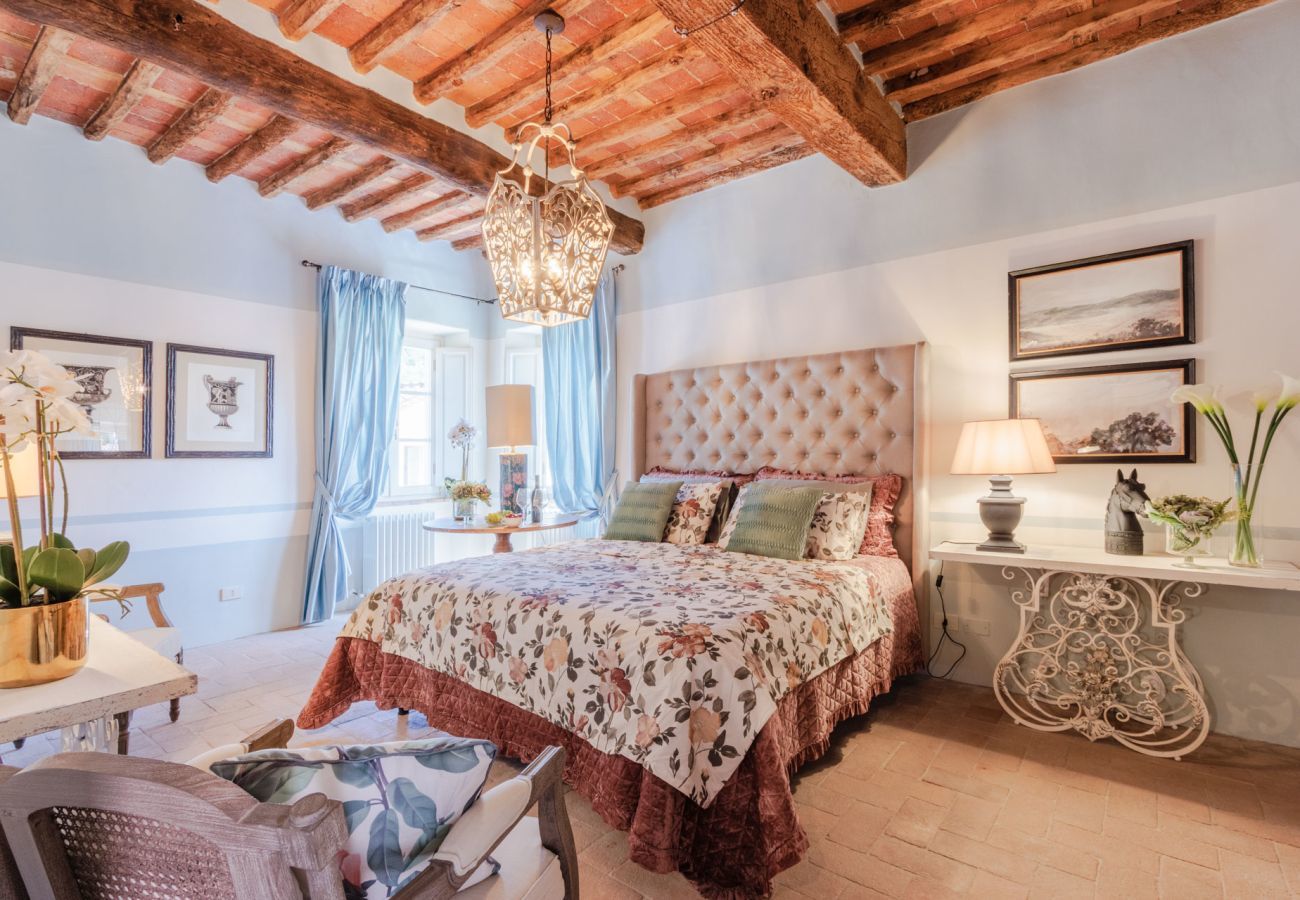 Villa in Lucca - Villa Francigena Luxury 10 bedroom Farmhouse Villa