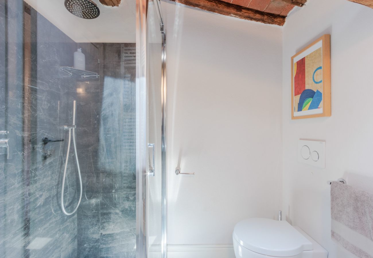 Ferienwohnung in Lucca - Casa Ledesma, modern apartment for 4 guests with balcony inside the walls of Lucca