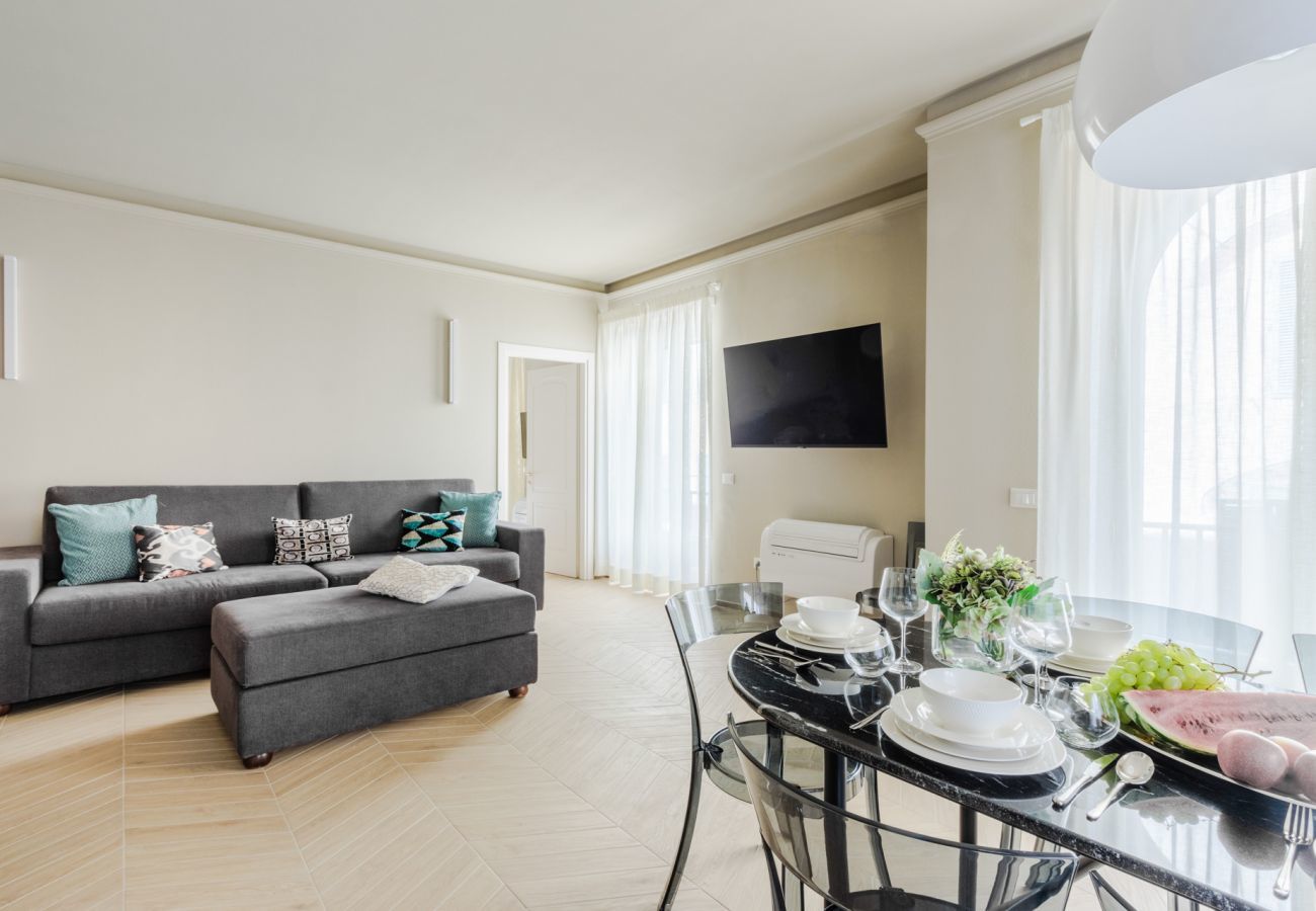 Ferienwohnung in Lucca - Luxury Modern Apartment with Elevator and Balcony inside the Walls of Lucca