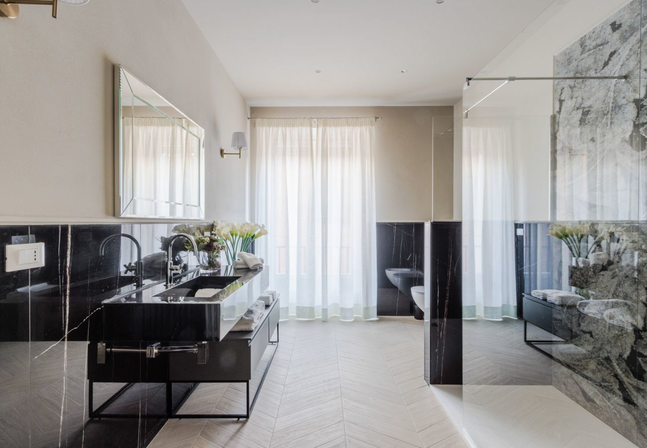 Ferienwohnung in Lucca - Luxury Modern Apartment with Elevator and Balcony inside the Walls of Lucca