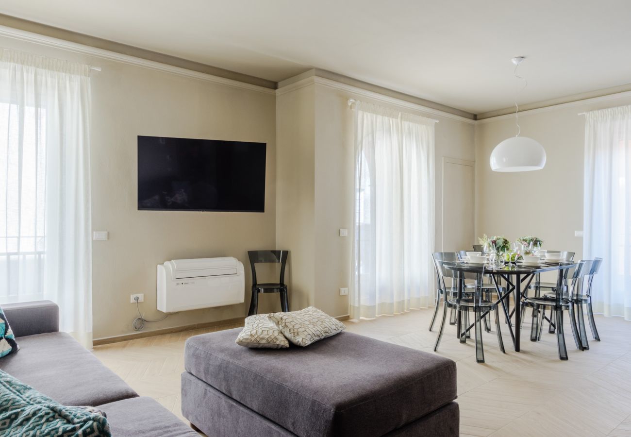 Ferienwohnung in Lucca - Luxury Modern Apartment with Elevator and Balcony inside the Walls of Lucca