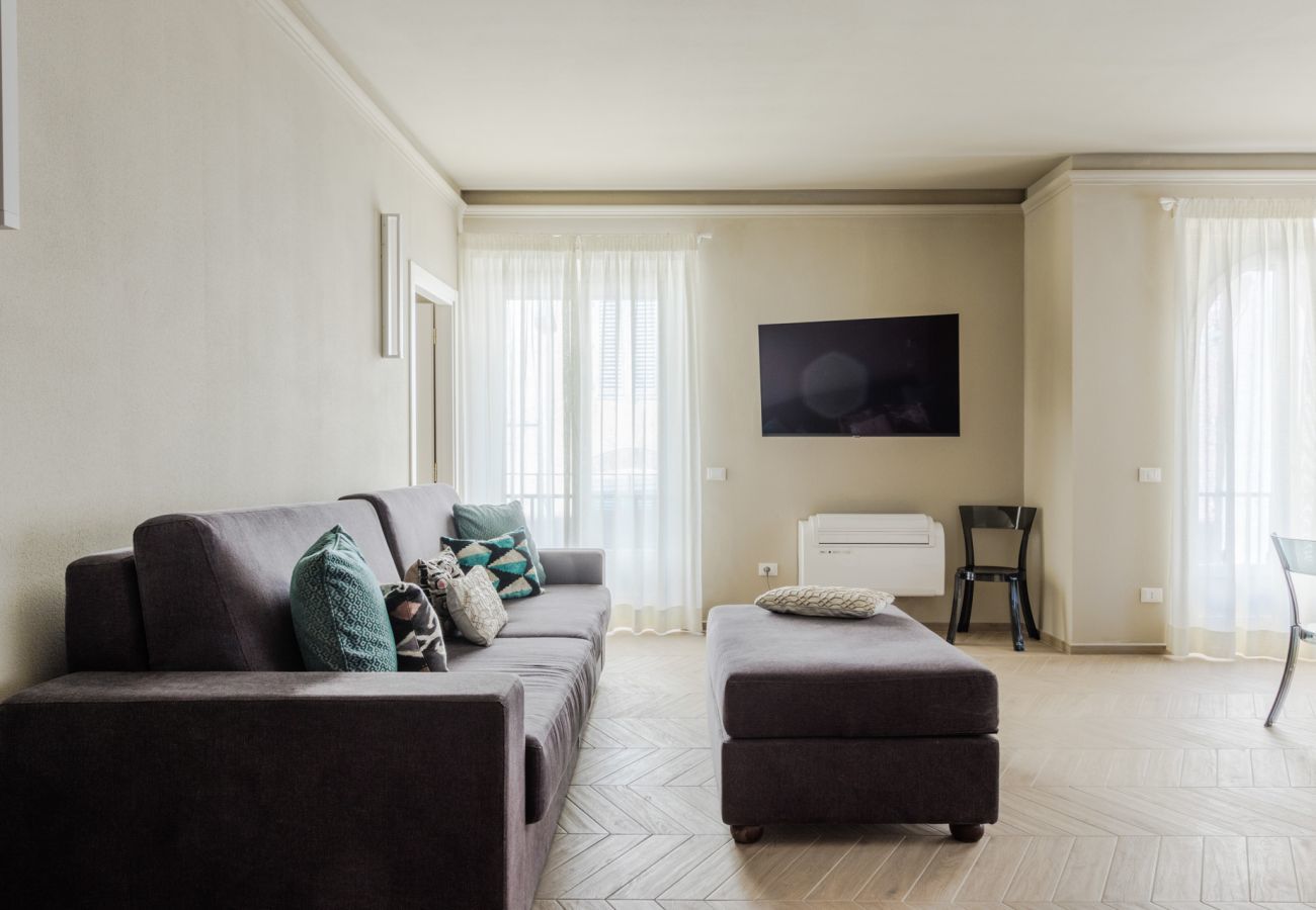 Ferienwohnung in Lucca - Luxury Modern Apartment with Elevator and Balcony inside the Walls of Lucca