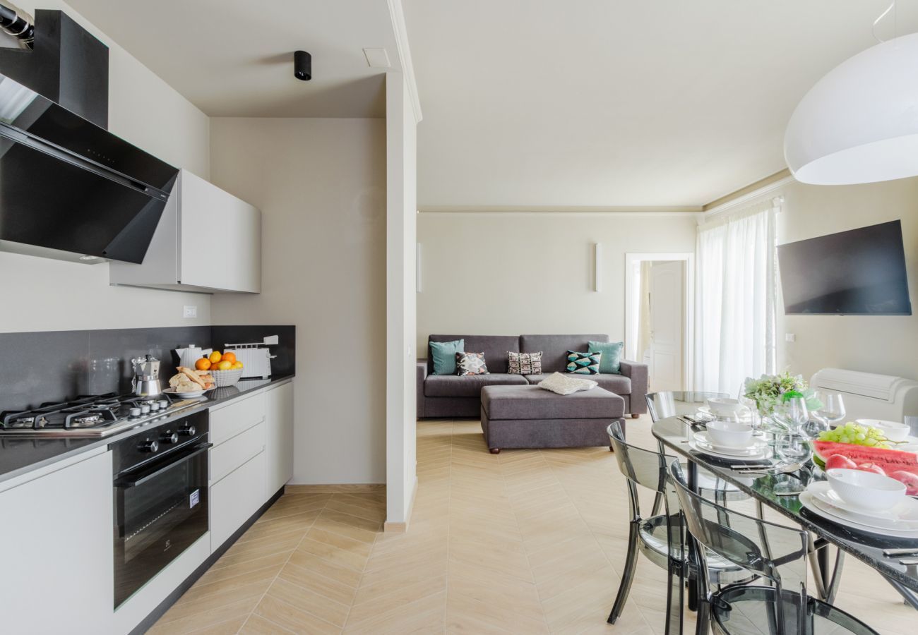 Ferienwohnung in Lucca - Luxury Modern Apartment with Elevator and Balcony inside the Walls of Lucca