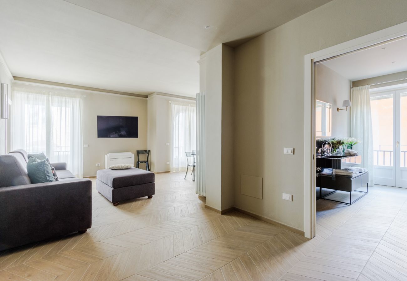 Ferienwohnung in Lucca - Luxury Modern Apartment with Elevator and Balcony inside the Walls of Lucca