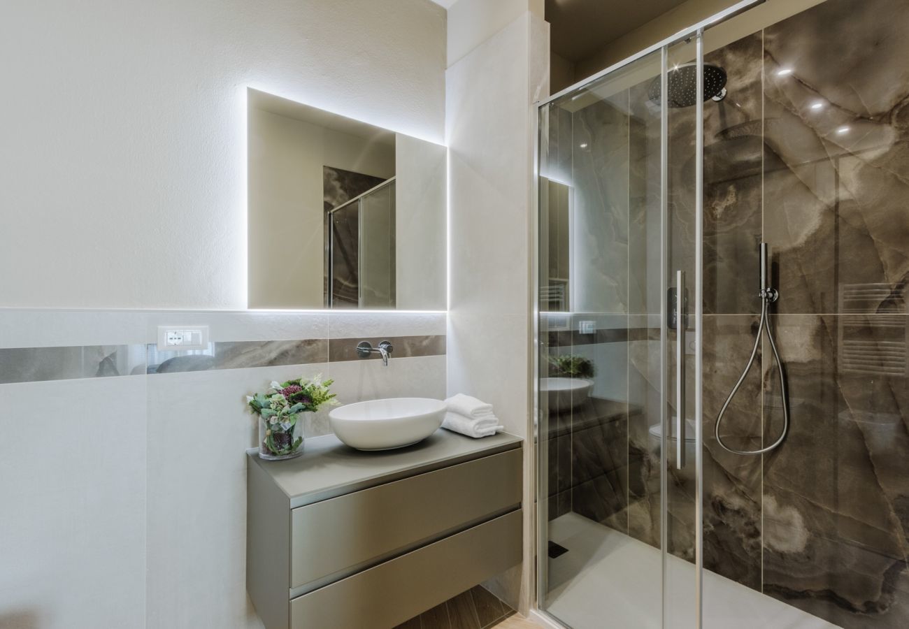 Ferienwohnung in Lucca - Luxury Modern Apartment with Elevator and Balcony inside the Walls of Lucca