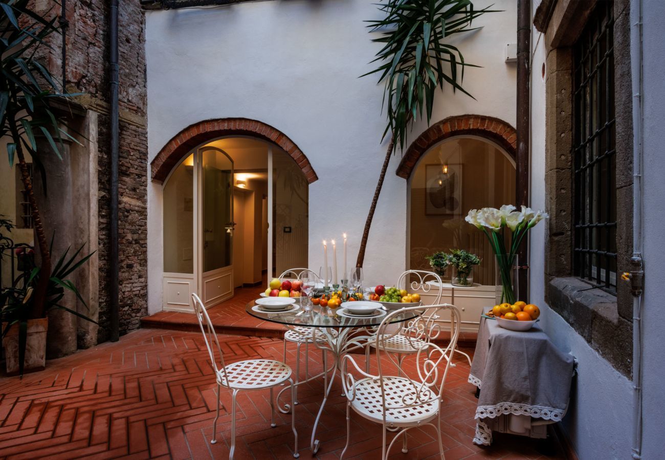 Ferienwohnung in Lucca - Casa Al Dipinto, an Apartment with Garden
