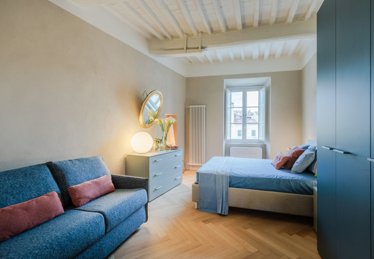 Ferienwohnung in Lucca - Casa Pino 2 bedrooms 2 bathrooms contemporary apartment facing Piazza Anfiteatro