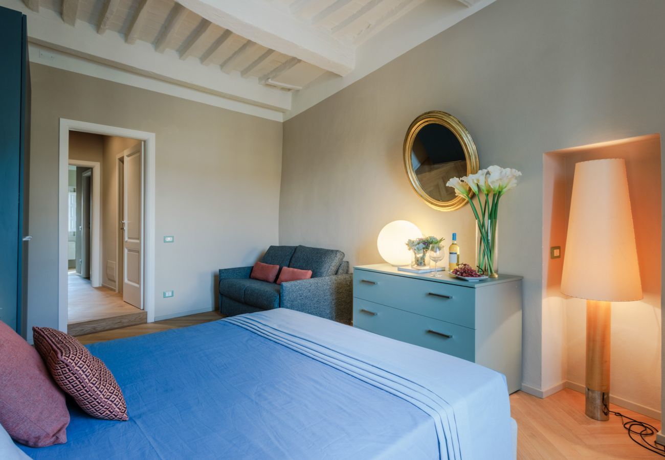 Ferienwohnung in Lucca - Casa Pino 2 bedrooms 2 bathrooms contemporary apartment facing Piazza Anfiteatro