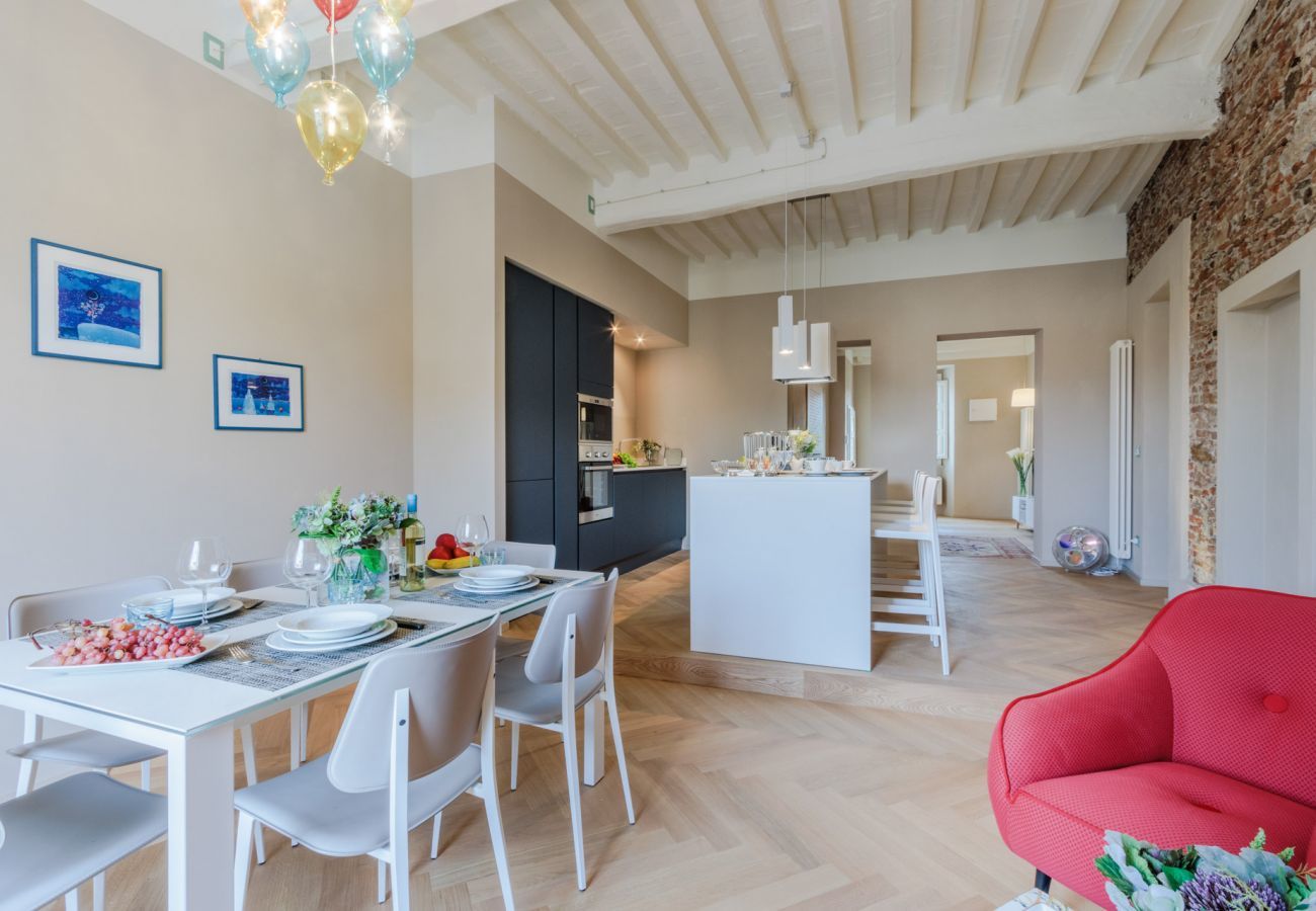 Ferienwohnung in Lucca - Casa Pino 2 bedrooms 2 bathrooms contemporary apartment facing Piazza Anfiteatro