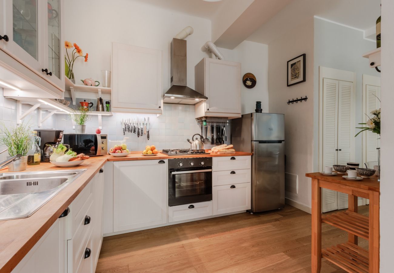 Ferienwohnung in Lucca - Miss Penny, a Welcoming Modern  2 Bedrooms Apartment at Piazza San Michele