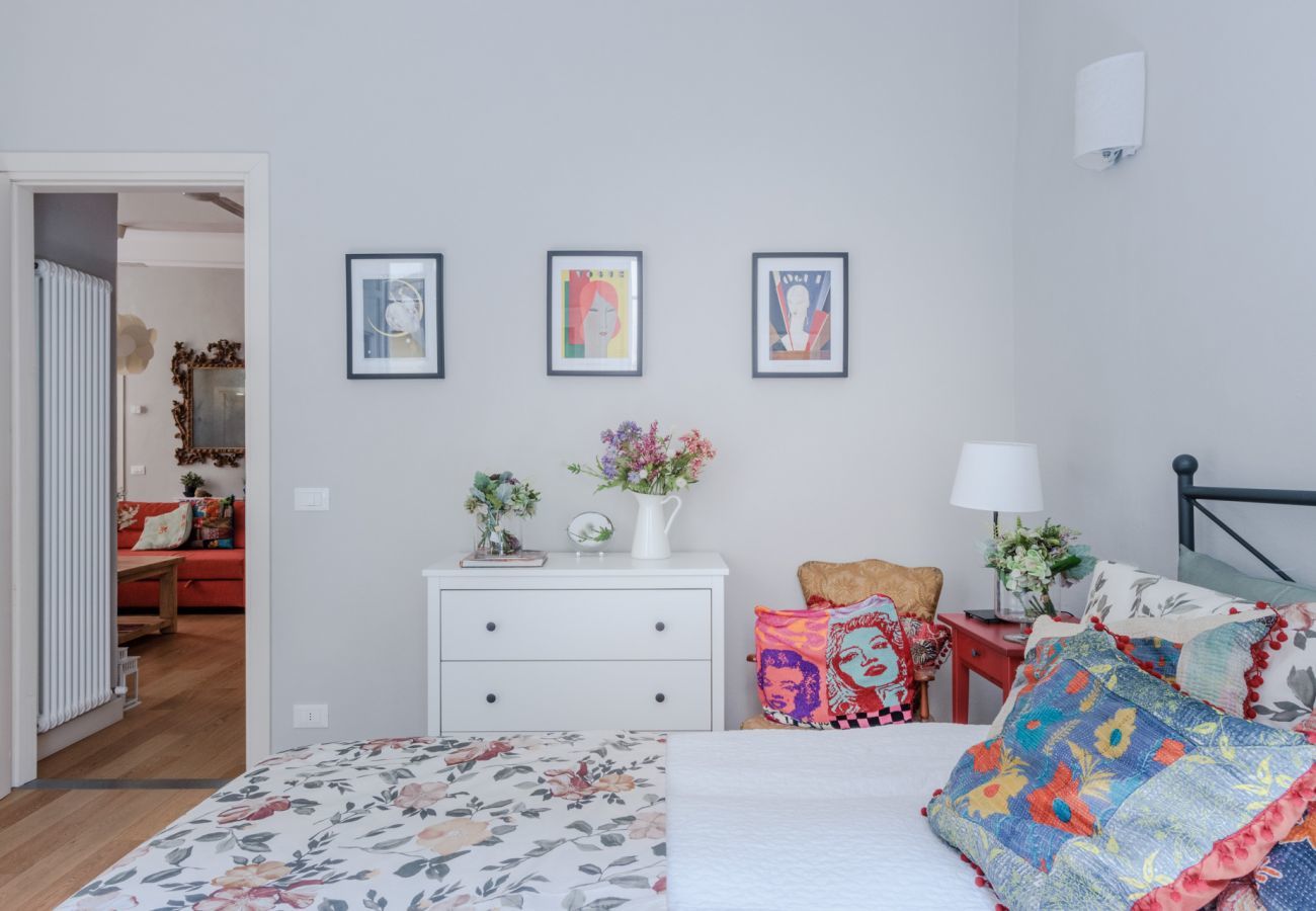 Ferienwohnung in Lucca - Miss Penny, a Welcoming Modern  2 Bedrooms Apartment at Piazza San Michele