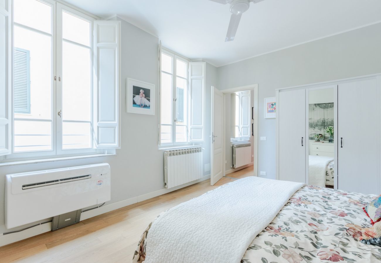 Ferienwohnung in Lucca - Miss Penny, a Welcoming Modern  2 Bedrooms Apartment at Piazza San Michele