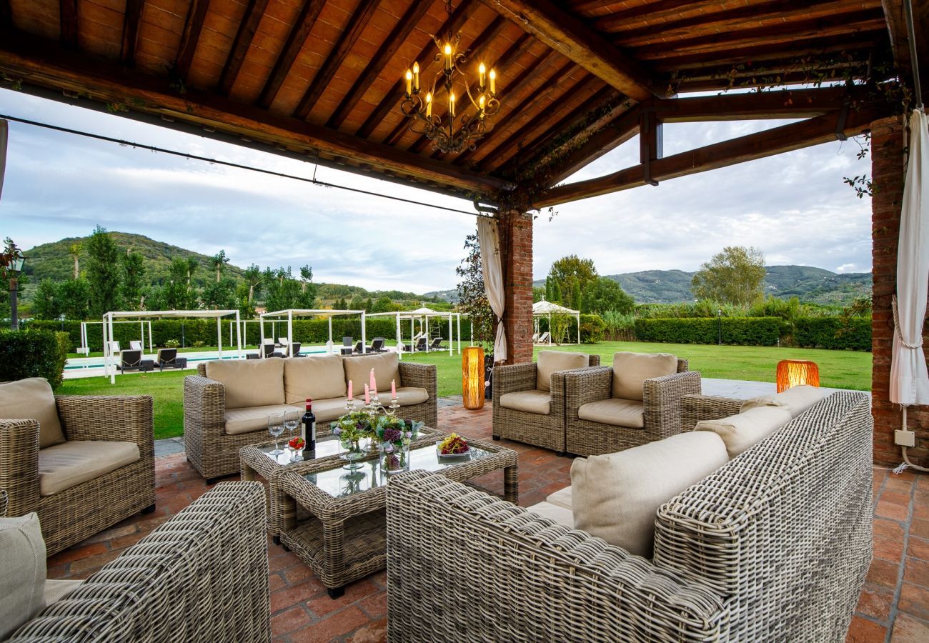 Villa in Pieve a Nievole - Elevate Your Escape: Discover Timeless Charm in a Majestic Retreat Amid Lucca and Florence