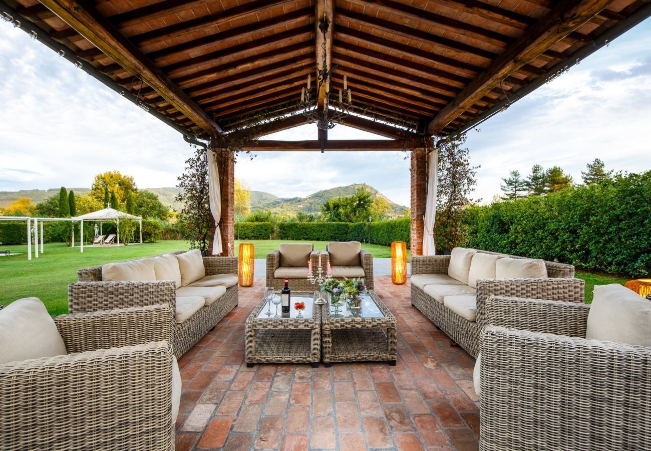 Villa in Pieve a Nievole - Elevate Your Escape: Discover Timeless Charm in a Majestic Retreat Amid Lucca and Florence