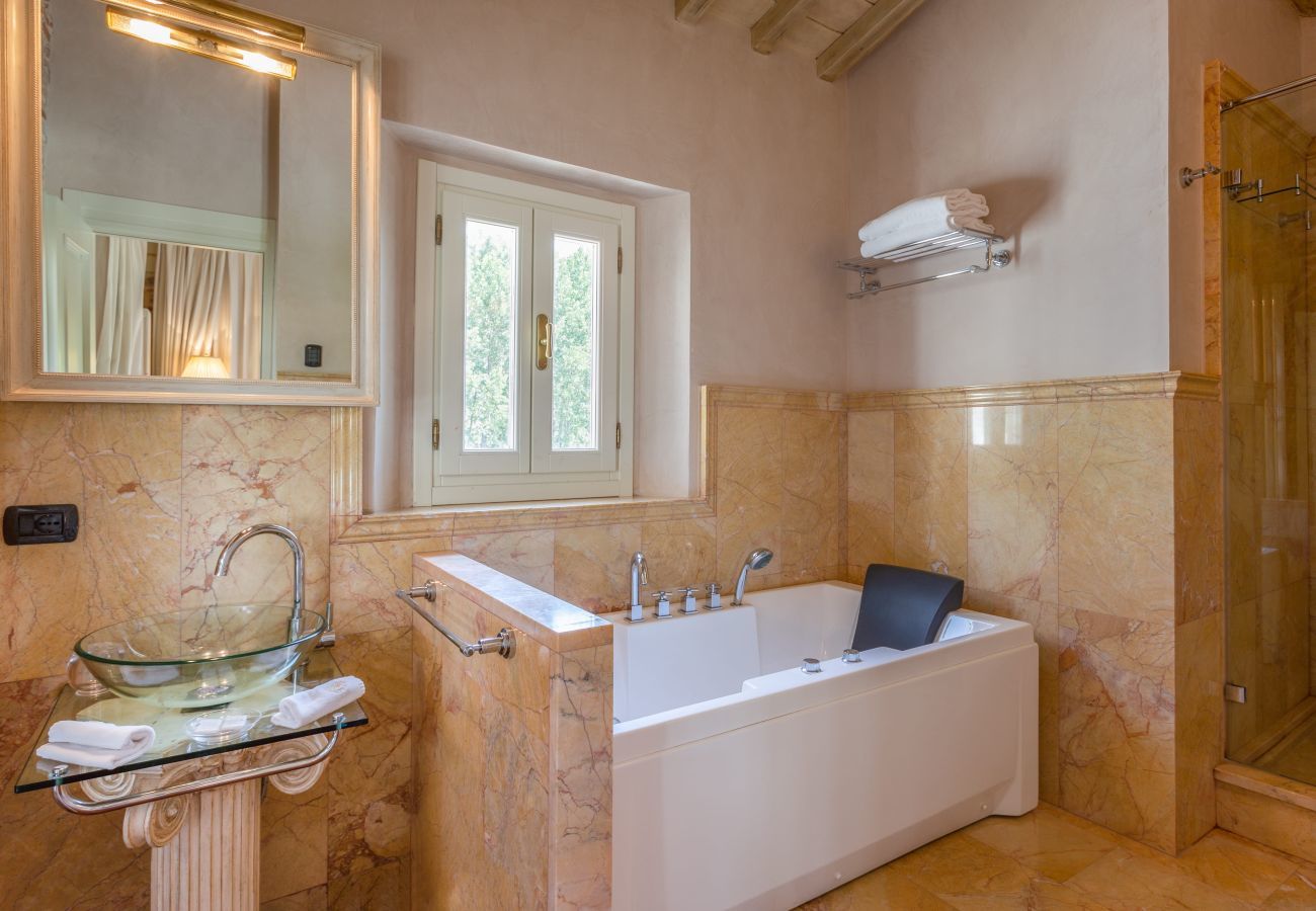 Villa in Pieve a Nievole - Elevate Your Escape: Discover Timeless Charm in a Majestic Retreat Amid Lucca and Florence