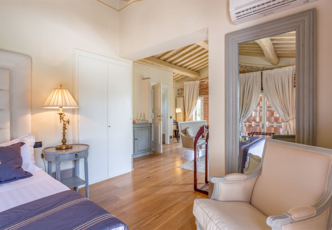 Villa in Pieve a Nievole - Elevate Your Escape: Discover Timeless Charm in a Majestic Retreat Amid Lucca and Florence